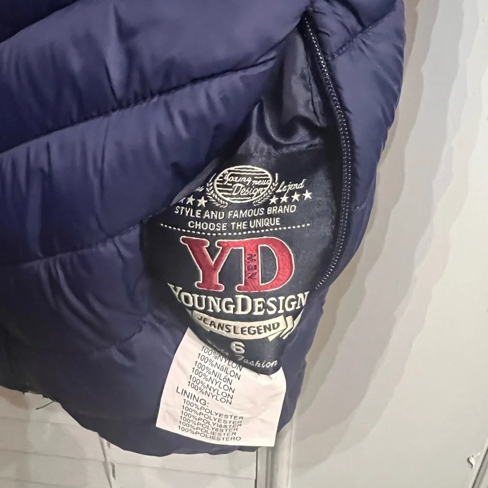 Navy Puffer Jacket with Hood. Size/6 Kids